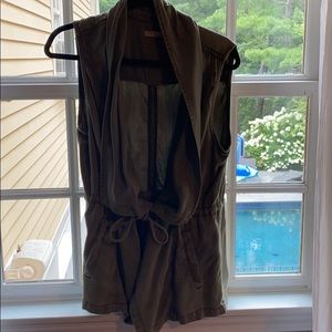 NEVER WORN Army green Khaki vest